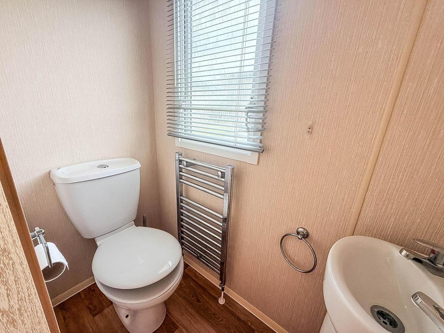 8 Berth Caravan With Decking At Sunnydale In Lincolnshire Ref 35087S Louth  Buitenkant foto