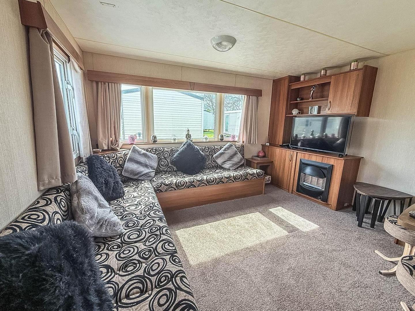 8 Berth Caravan With Decking At Sunnydale In Lincolnshire Ref 35087S Louth  Buitenkant foto