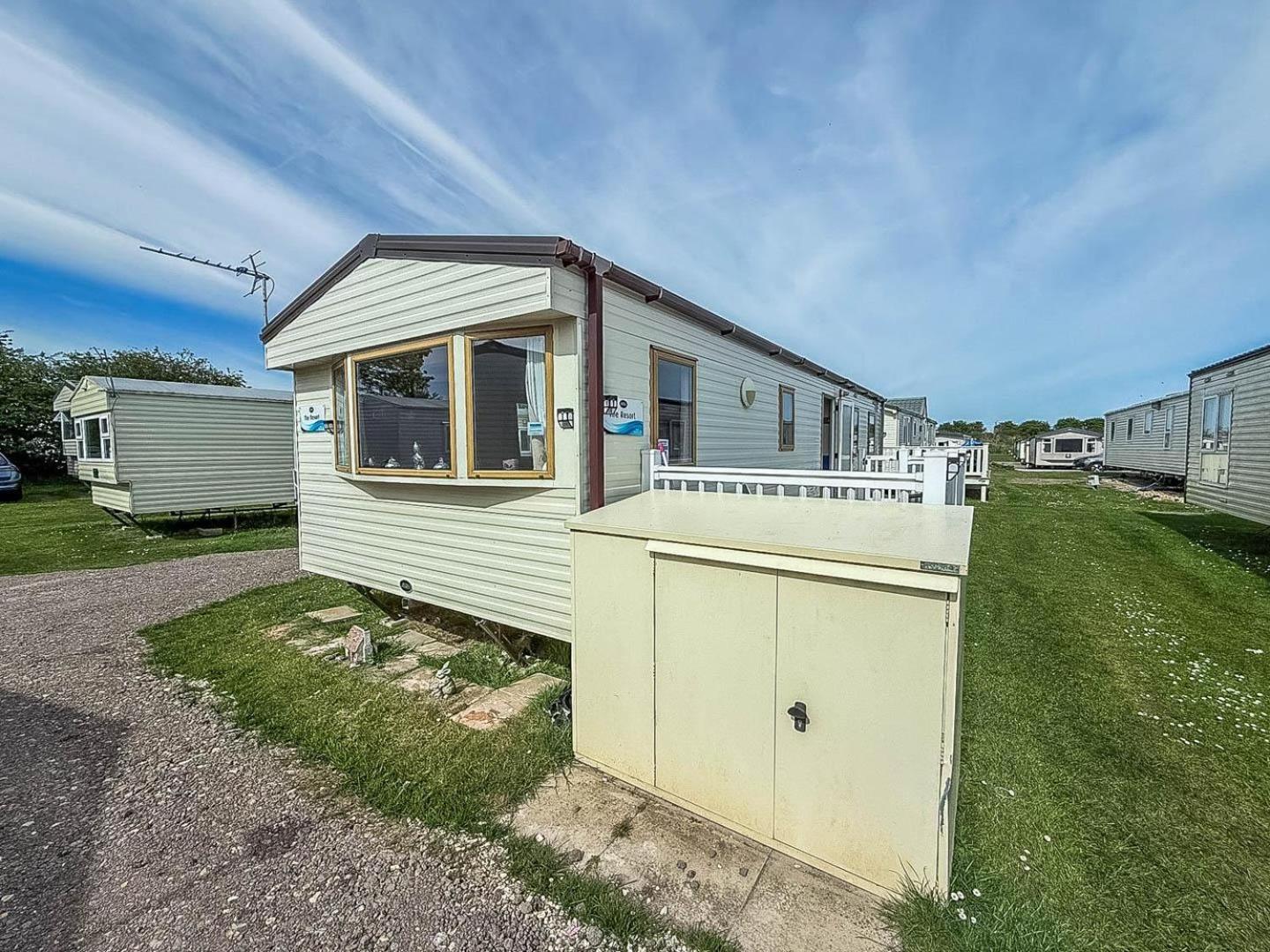 8 Berth Caravan With Decking At Sunnydale In Lincolnshire Ref 35087S Louth  Buitenkant foto