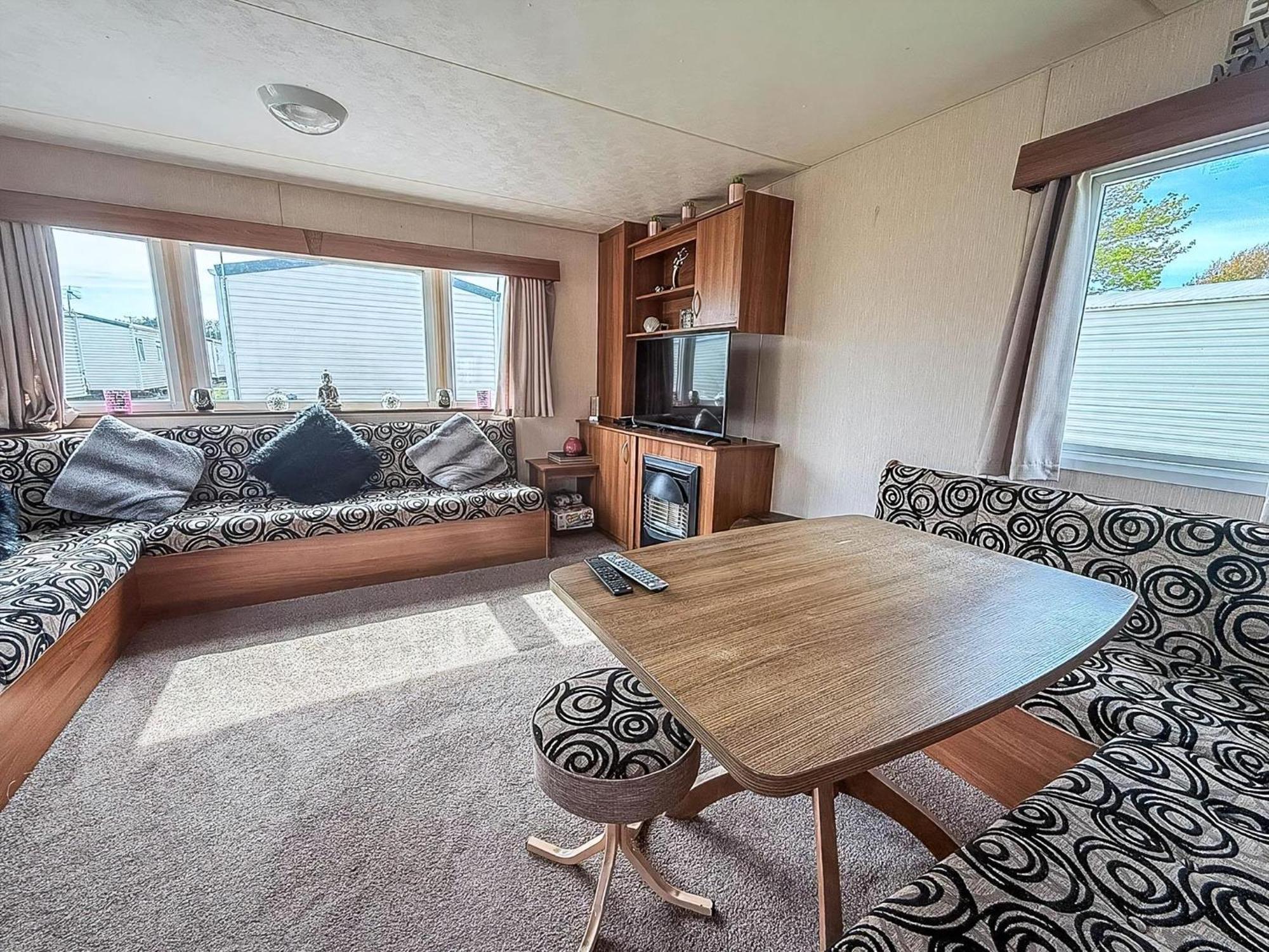 8 Berth Caravan With Decking At Sunnydale In Lincolnshire Ref 35087S Louth  Buitenkant foto